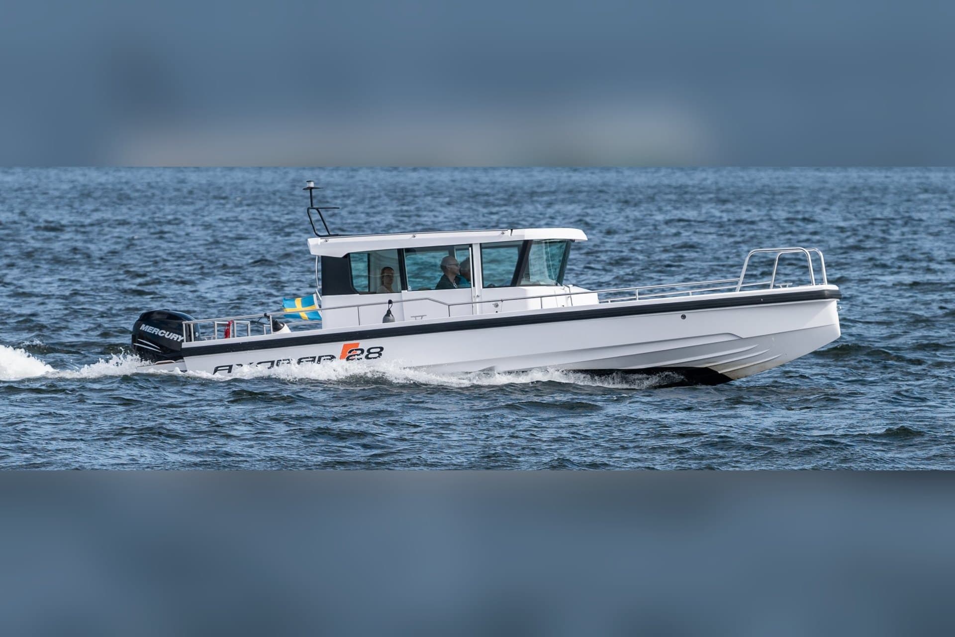 Axopar 28 Cabin — Mercury 300 HP